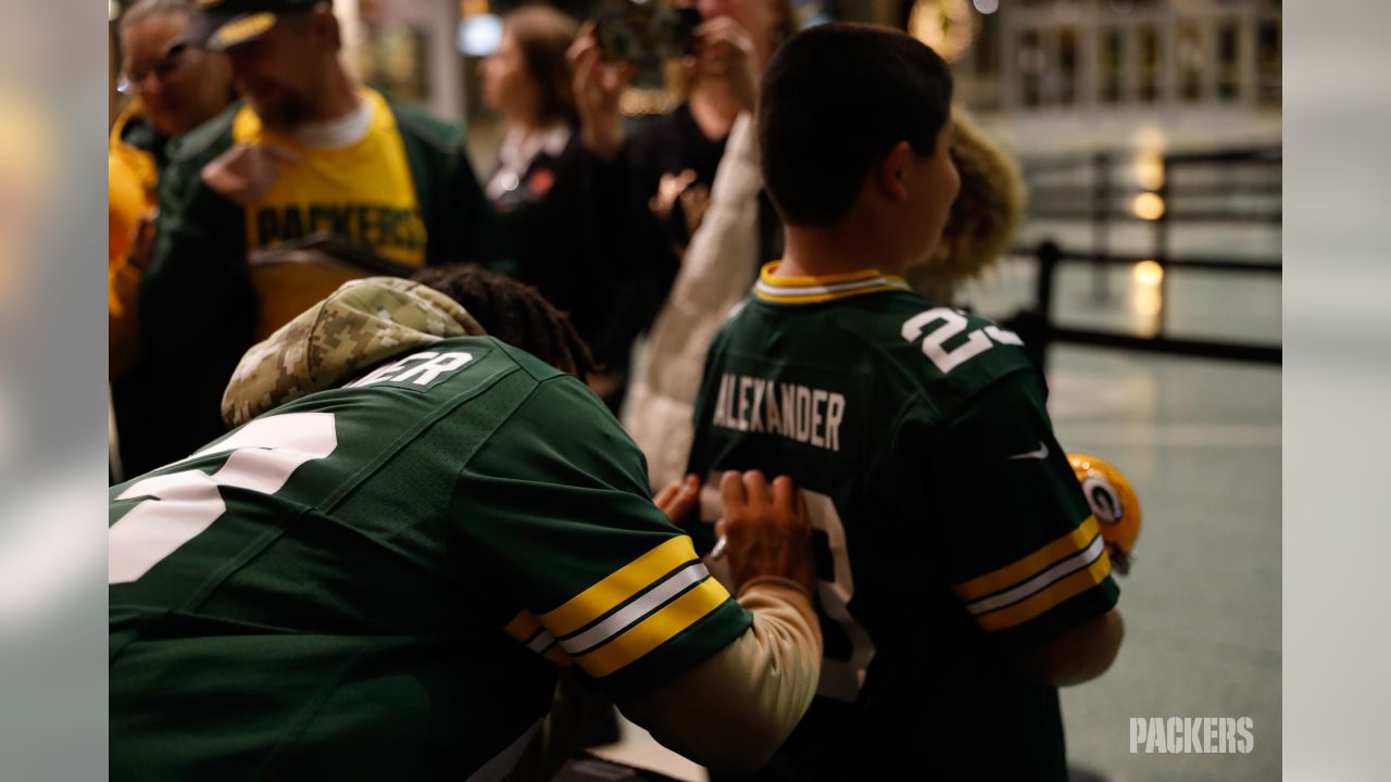 Jamaal Williams, Jaire Alexander & Kenny Clark sign autographs for charity