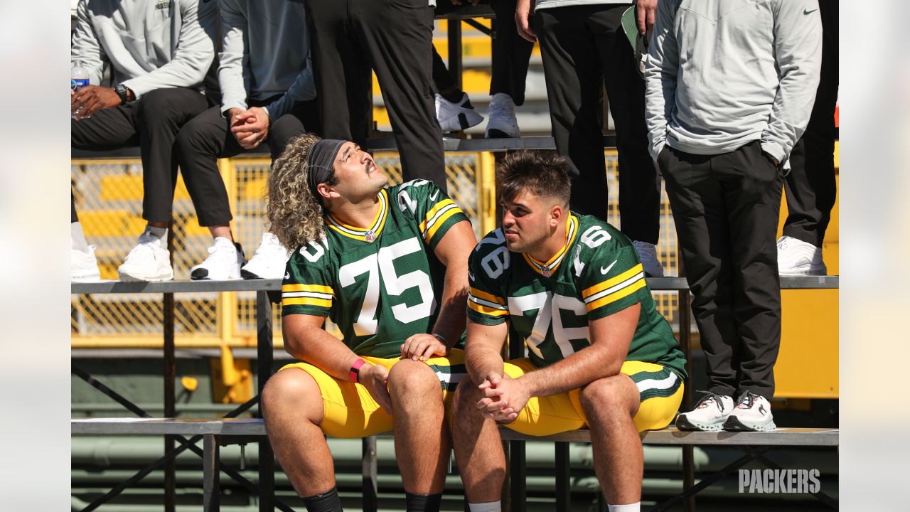 Behind the scenes: Packers take 2022 team photo inside Lambeau Field