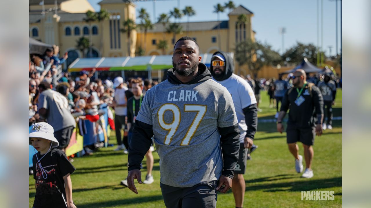 Za'Darius Smith, Davante Adams & Kenny Clark sign autographs at Pro Bowl  practice