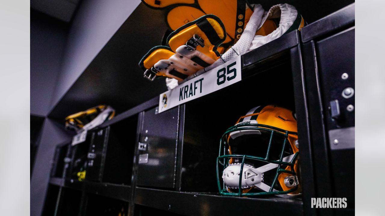 Behind the scenes: Packers' equipment staff readies locker room in Atlanta