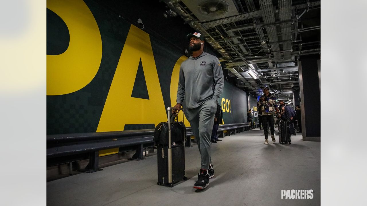 Arrival Photos: Packers walk into Tottenham Hotspur Stadium for Giants game  in London