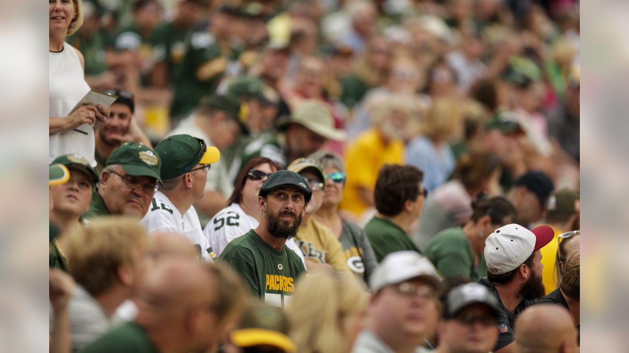 About 3,900 fans attend Green Bay Packers annual shareholders meeting