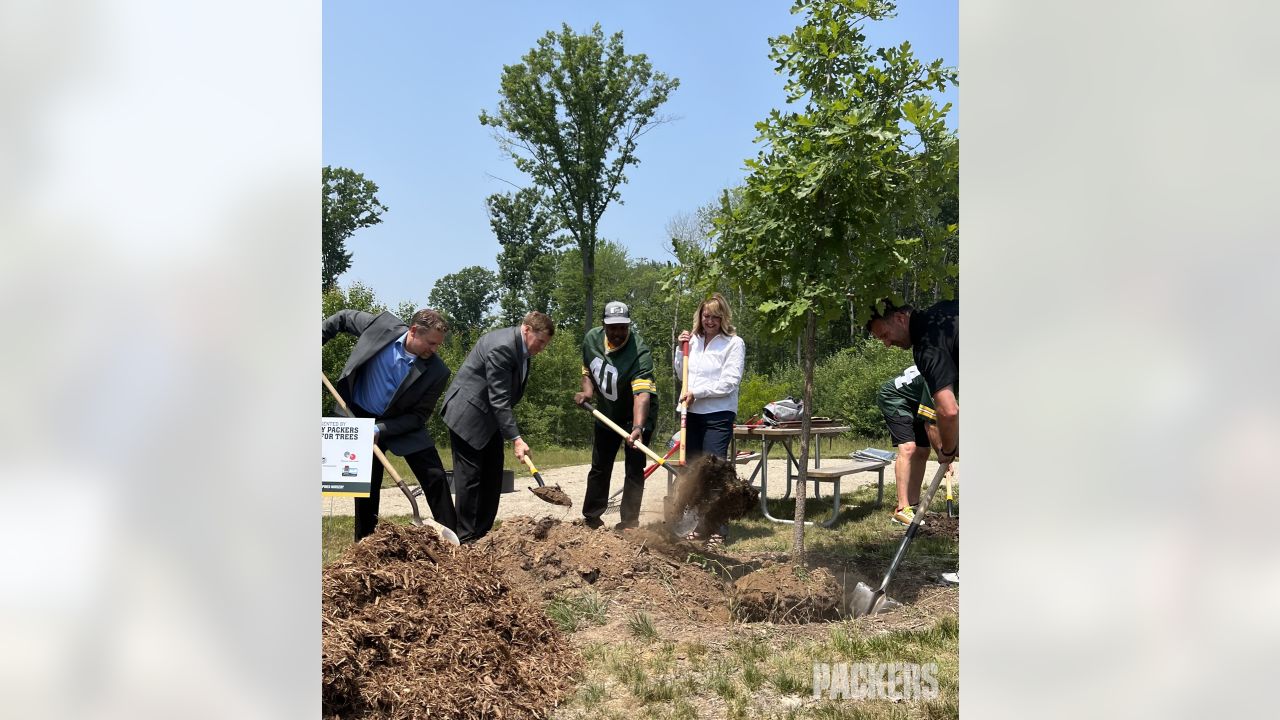 Packers donate over 400 trees to Brown County communities as part of green  initiative