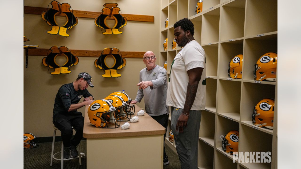 Packers rookies arrive at Lambeau Field, get outfitted by equipment staff