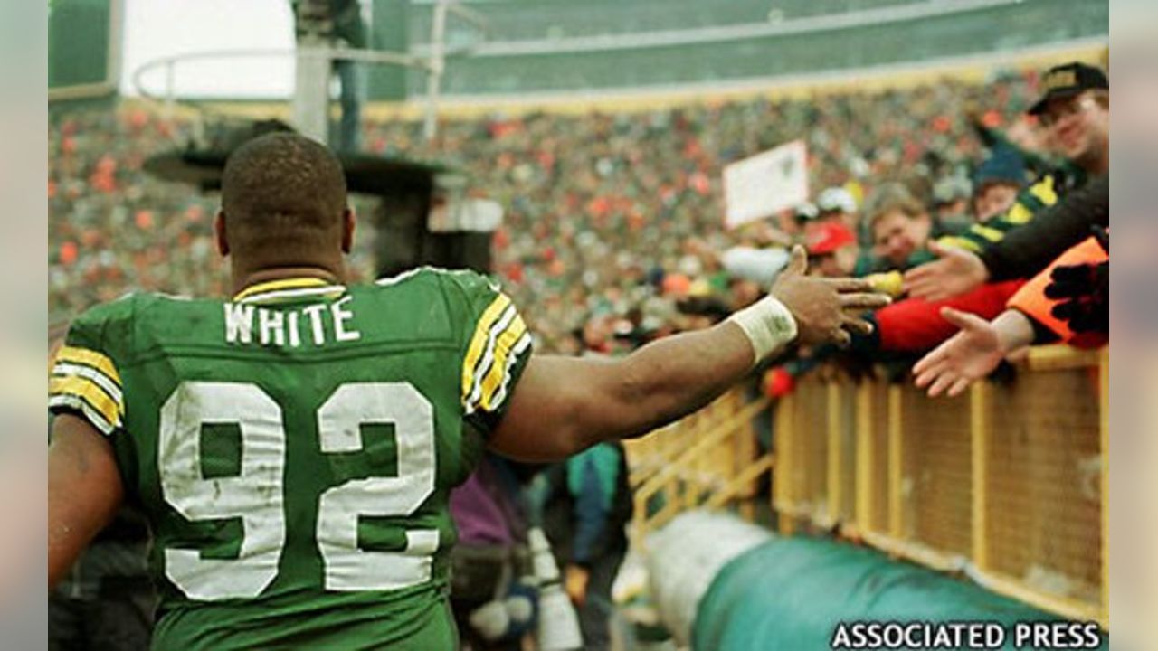 Throwback: Reggie White participates in Packers' bike tradition