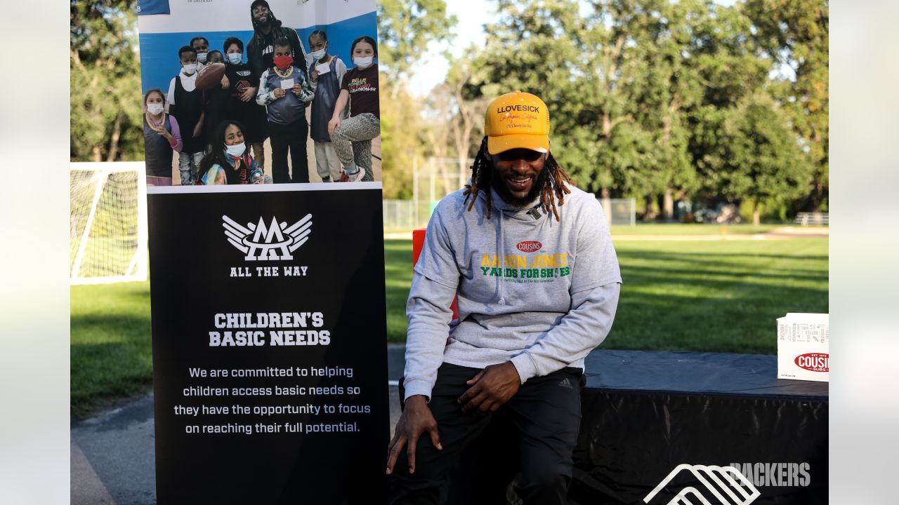 Aaron Jones visits Parkland Elementary and gives out adidas shoes