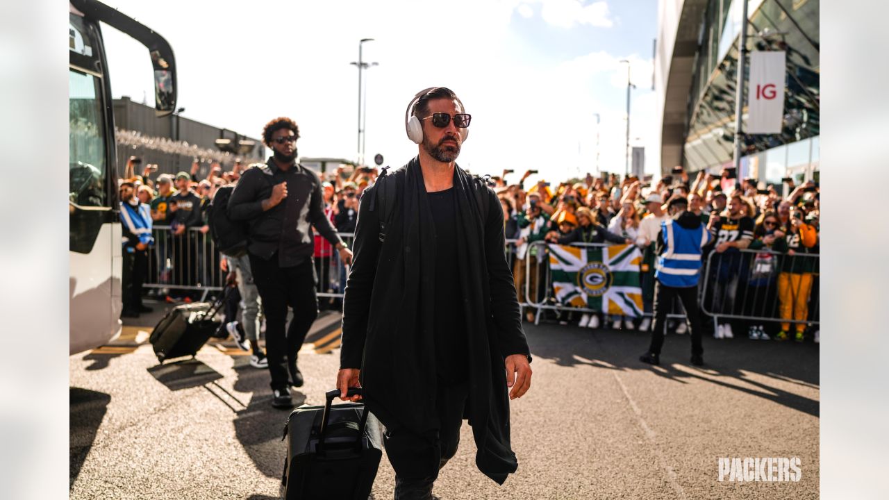 Arrival Photos: Packers walk into Tottenham Hotspur Stadium for Giants game  in London