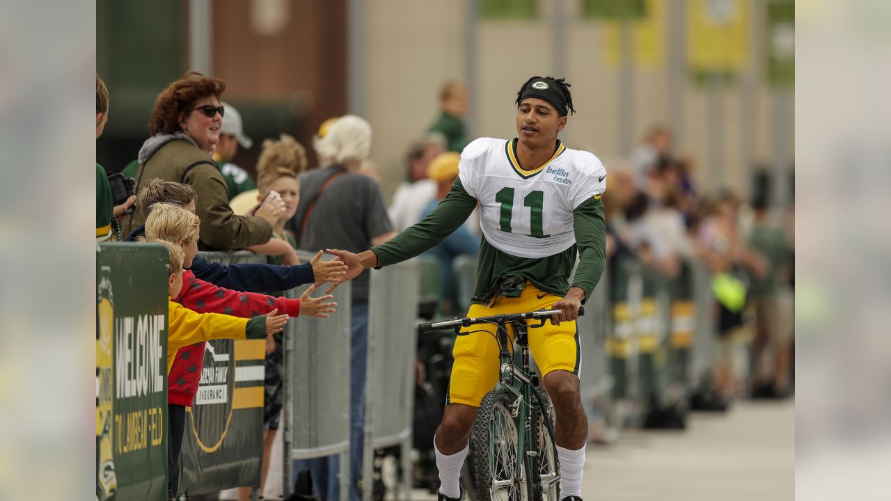 ESPN radio host Ben Brust has Matt LaFleur sign Rodgers Jets jersey