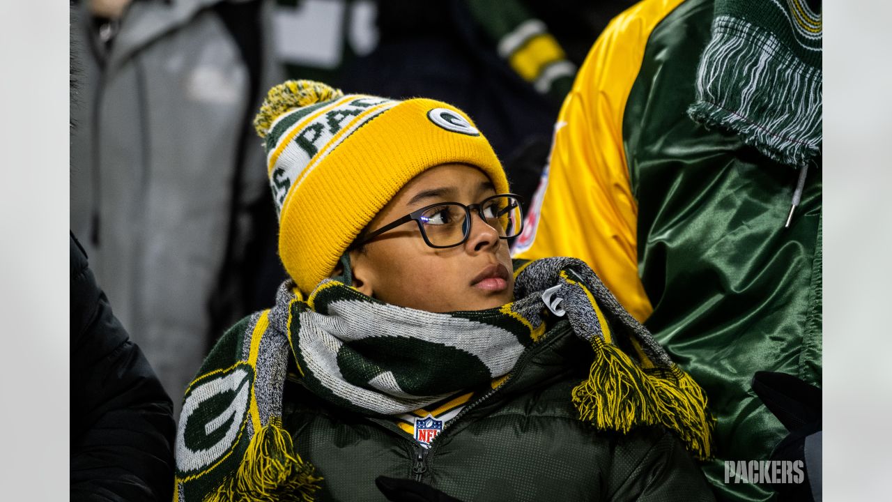 Vikings Vs. Minnesota Vikings Green Bay Packers. Fans Support On NFL Game.  Silhouette Of Supporters, Big Screen With Two Rivals In Background. Stock  Photo, Picture And Royalty Free Image. Image 153545654.