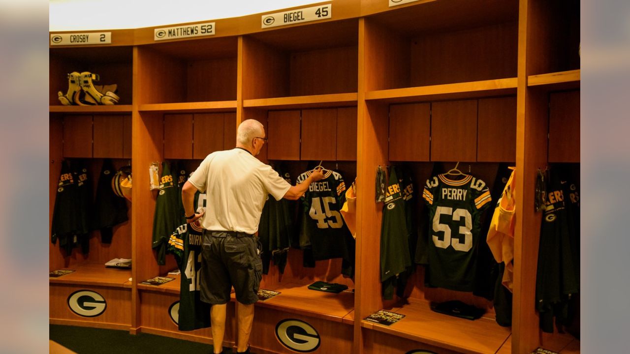 Green Bay Packers on X: Locker room ➡️ field #GBvsATL