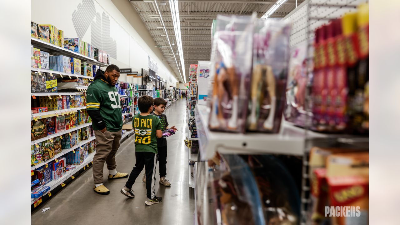 Green Bay Packers on X: Last night we teamed up with @meijer to provide  kids from the @bbbsnew an opportunity to do some holiday shopping for their  families. Each child received a