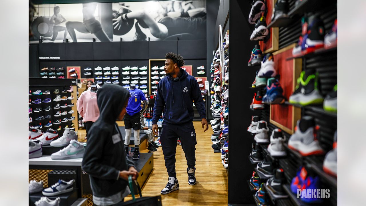 Photos: Tariq Carpenter and teammates host shopping spree for Boys and  Girls Club of Green Bay