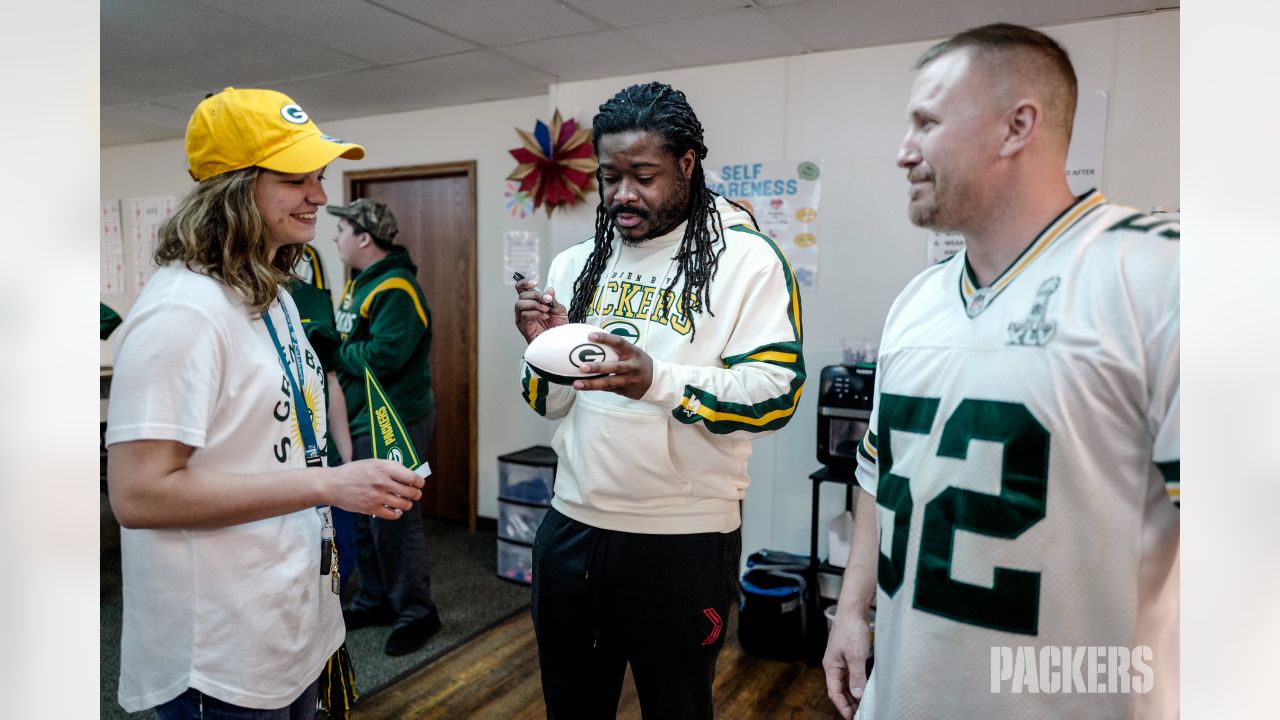 Packers Tailgate Tour: Players make surprise stop at Wausau East