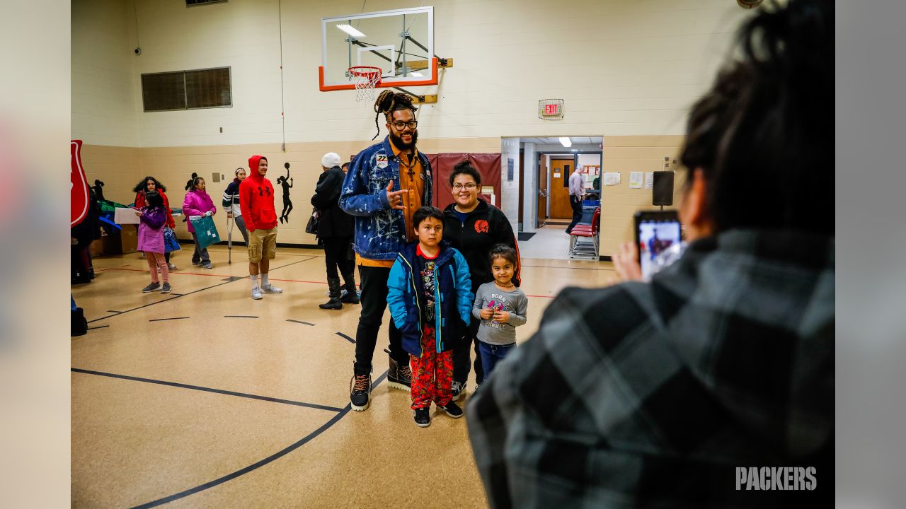 Billy Turner donates 700 coats to families in Green Bay and Minnesota