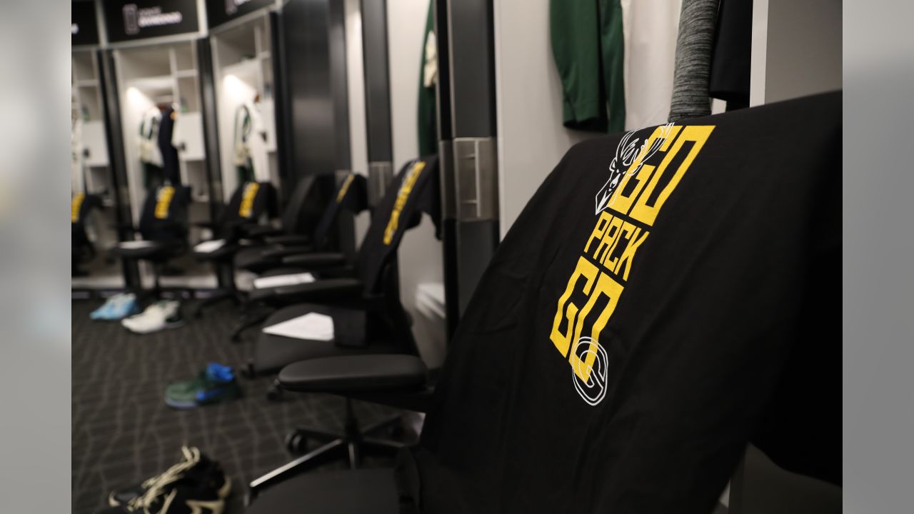 Packers, Bucks introduce t-shirt ahead of Green Bay's playoff game