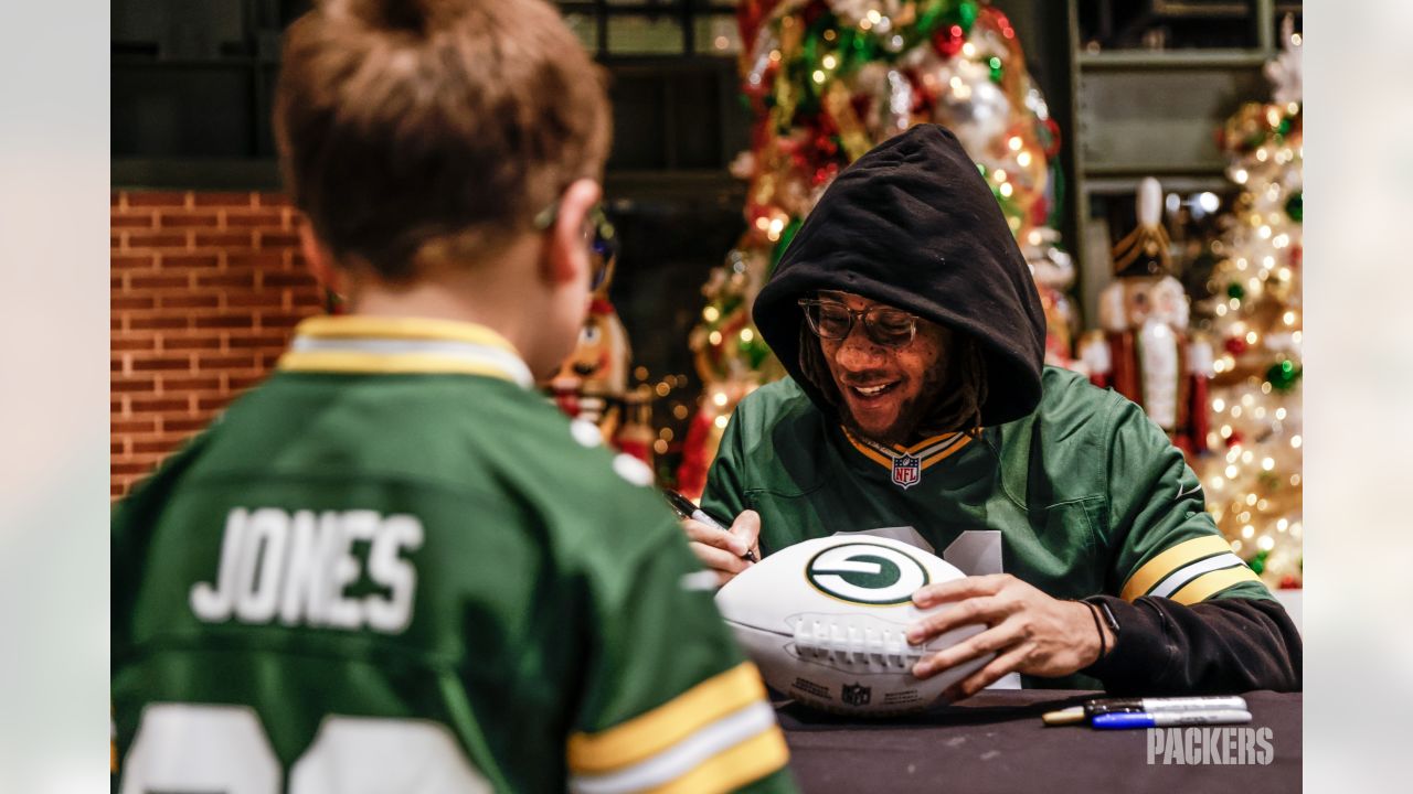 Photos: Eric Stokes, Jaire Alexander sign autographs for Salvation Army's  Red Kettle event