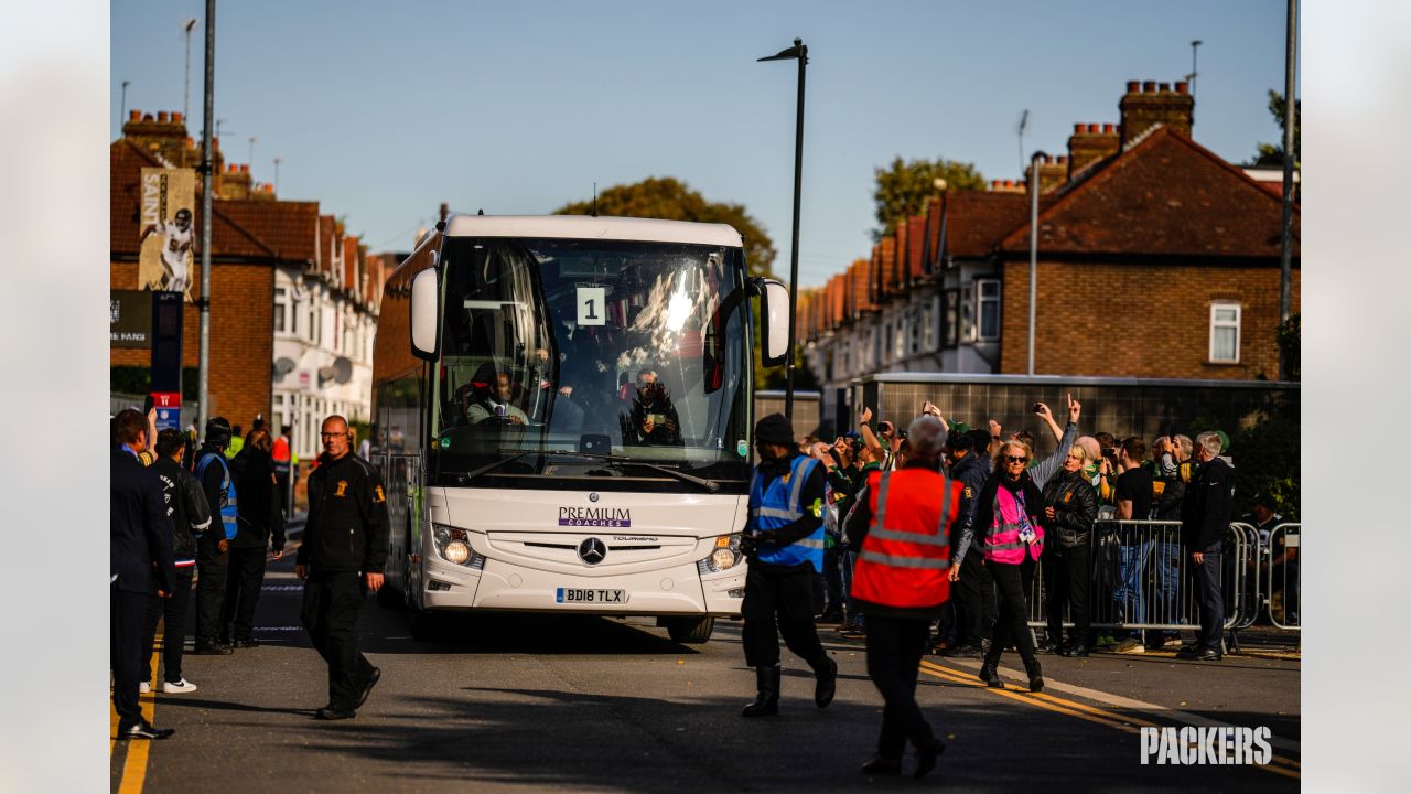 Arrival Photos: Packers walk into Tottenham Hotspur Stadium for Giants game  in London