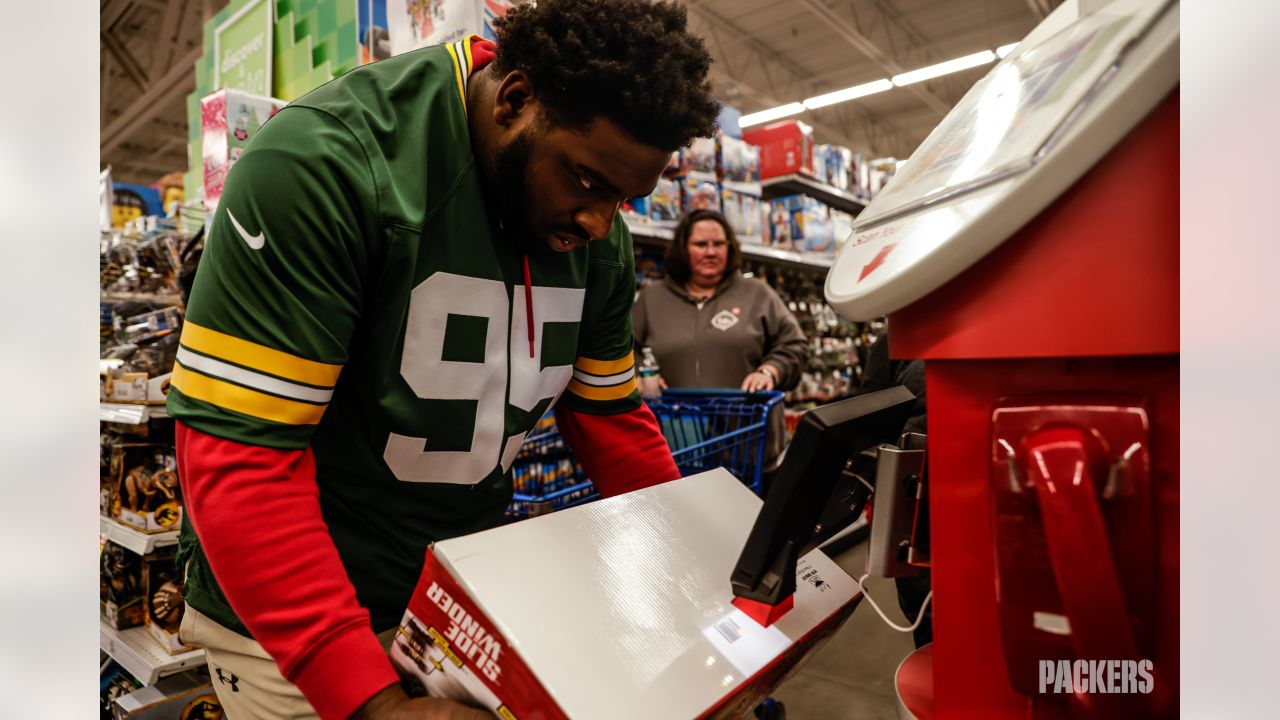 Photos: Packers players shop with kids from Pals Program at Meijer