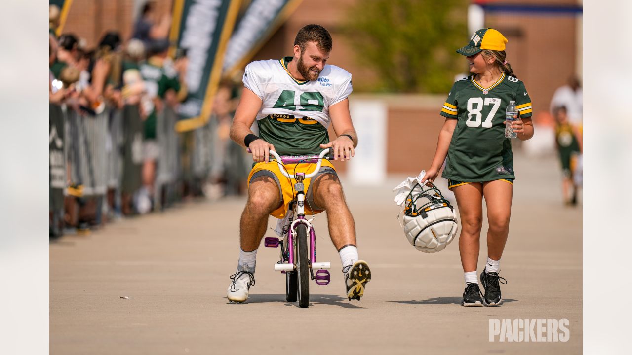 Photos: Players and fans bike to Packers training camp practice