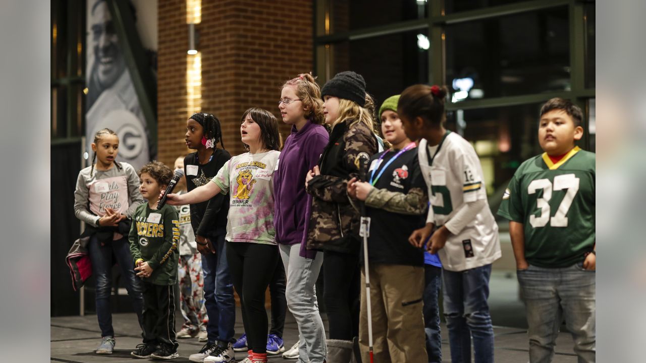 Aaron Rodgers brings holiday cheer to local kids