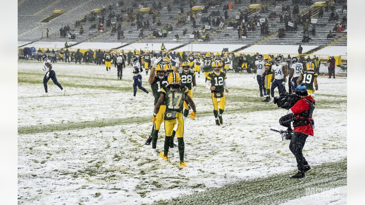 LIVE BLOG: Snow game, snow problem; Packers try to take out Titans