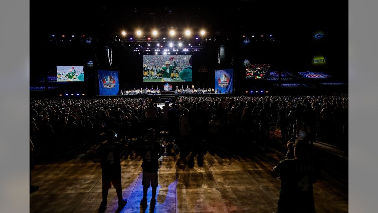 Photos: Favre delivers Hall of Fame speech