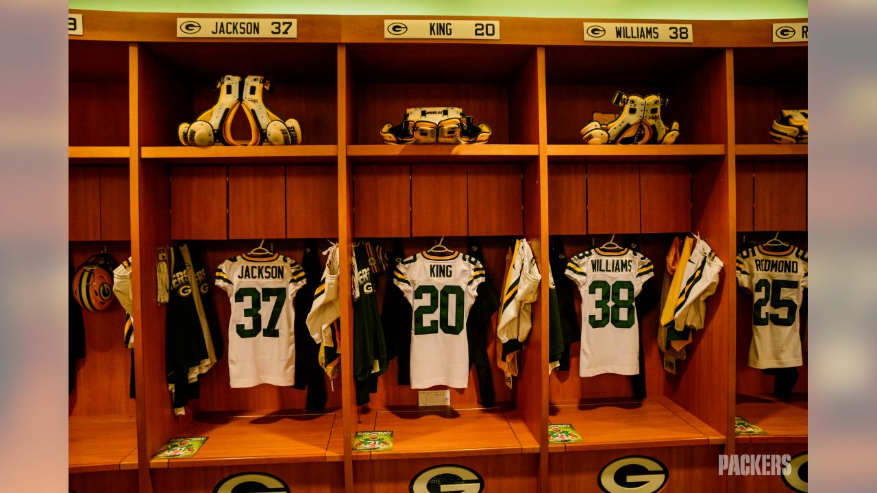 Lions will wear the all-white uniforms in Green Bay