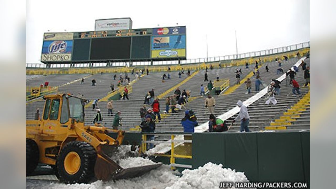 Green Bay Packers ask 700 fans to help shovel snow ahead of