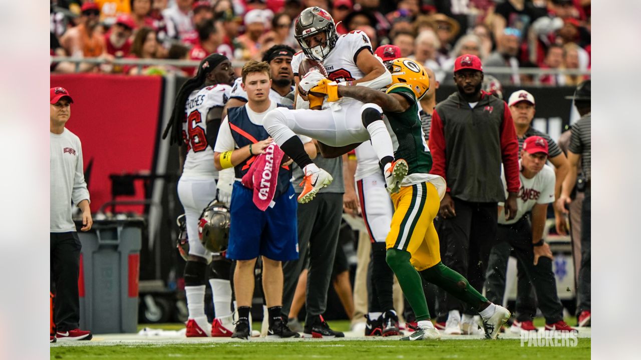 Tampa Bay Buccaneers vs. Green Bay Packers . NFL Game. American Football  League match. Silhouette of professional player celebrate touch down.  Screen Stock Photo - Alamy