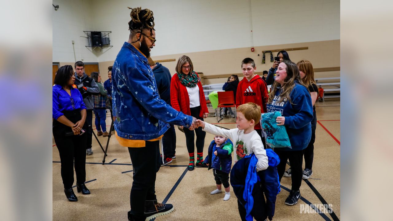 Billy Turner donates 700 coats to families in Green Bay and Minnesota