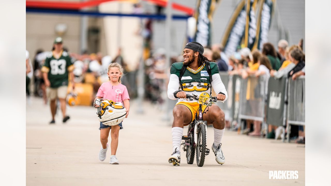 Photos: Packers ride in style to training camp practice at Ray