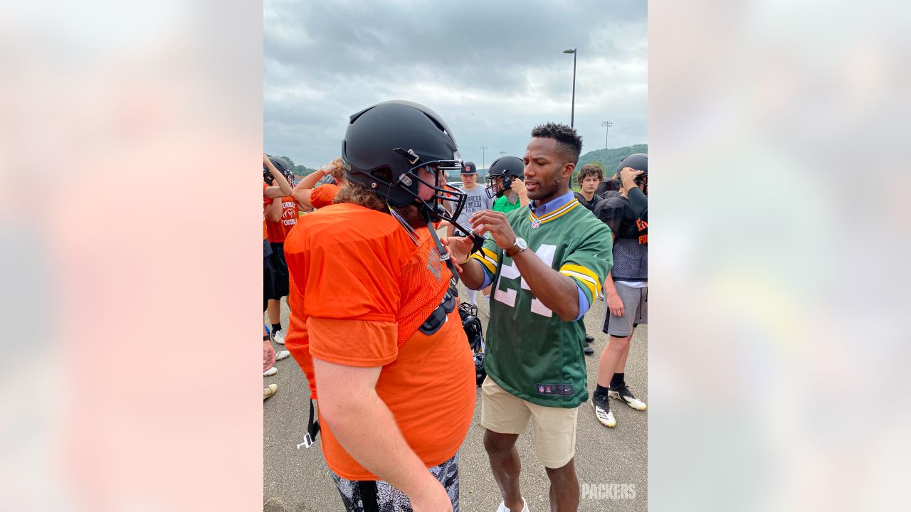 Packers, American Family Insurance donate new Xenith helmets to 10 high  school football teams In Wisconsin