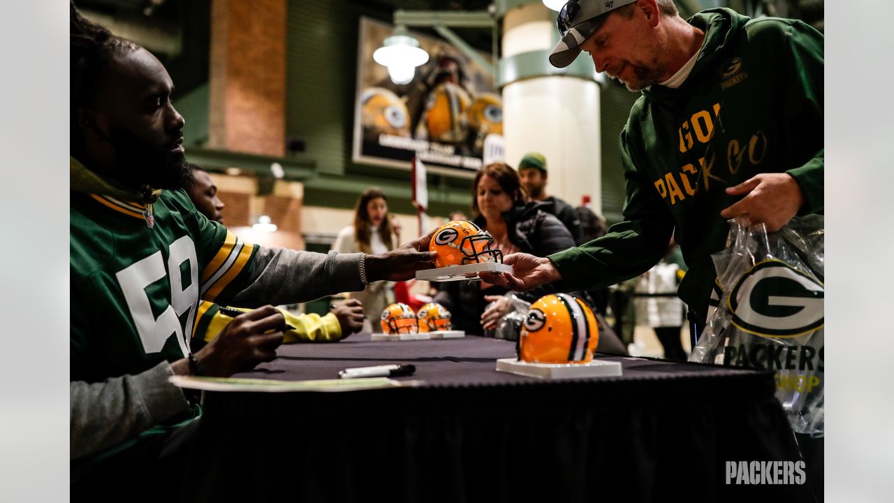 Packers DT Kenny Clark, LB De'Vondre Campbell sign autographs for Salvation  Army donations