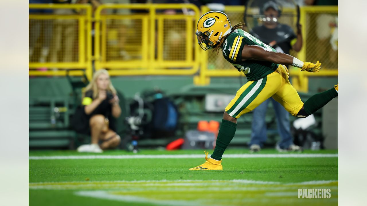 Chicago Bears vs. Green Bay Packers. Fans support on NFL Game. Silhouette  of supporters, big screen with two rivals in background Stock Photo - Alamy