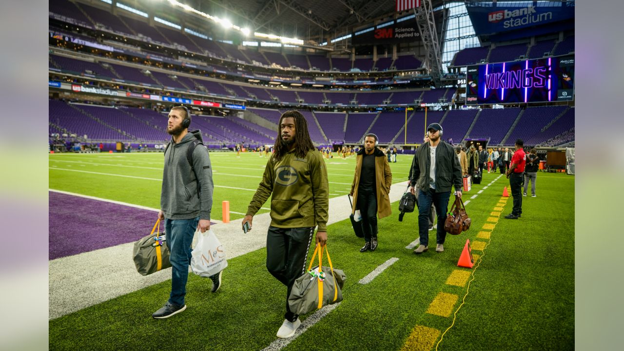 Packers arrive at U.S. Bank Stadium for Vikings game