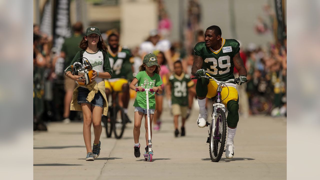 Photos: Packers bike to work Friday