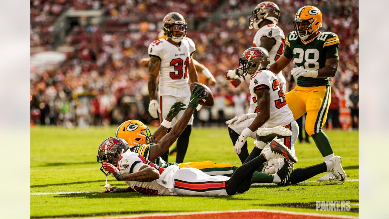 Tampa Bay Buccaneers vs. Green Bay Packers . NFL Game. American Football  League match. Silhouette of professional player celebrate touch down.  Screen Stock Photo - Alamy