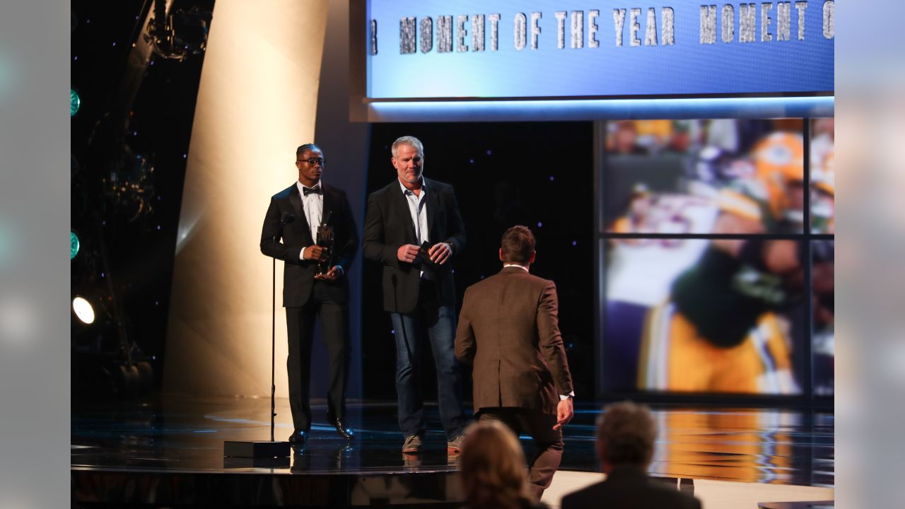 Aaron Rodgers takes home 'Moment of the Year' award at NFL Honors