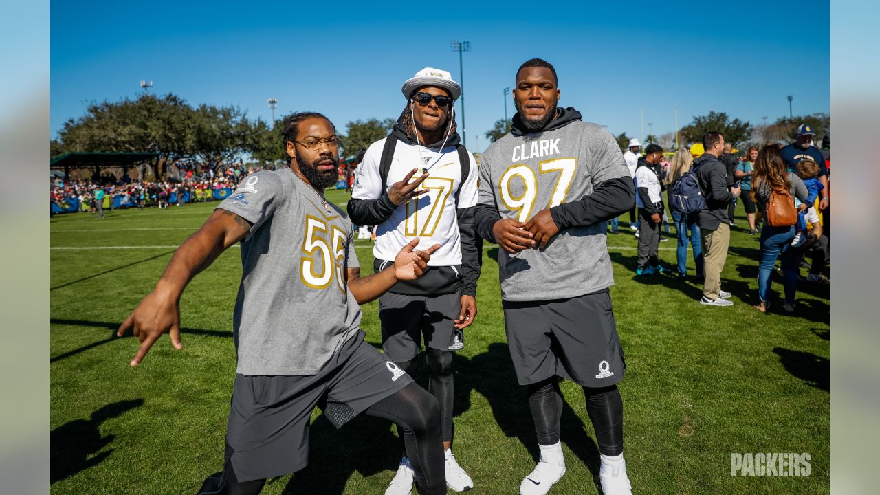 Za'Darius Smith, Davante Adams & Kenny Clark sign autographs at Pro Bowl  practice