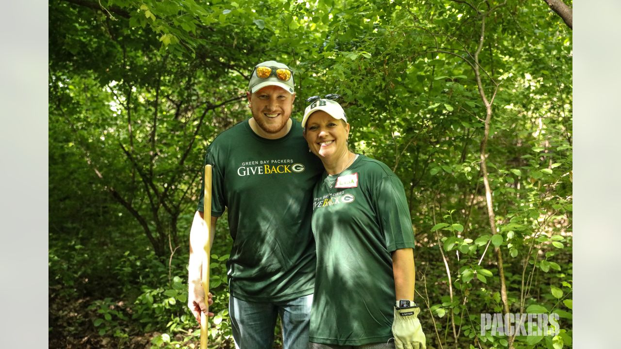 Packers employees participate in Packers Give Back Day