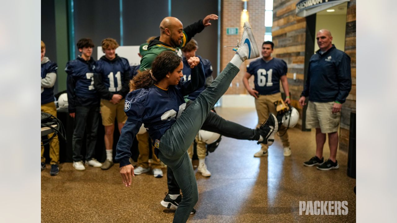 Packers, American Family Insurance donate new Xenith helmets to 10 high  school football teams In Wisconsin