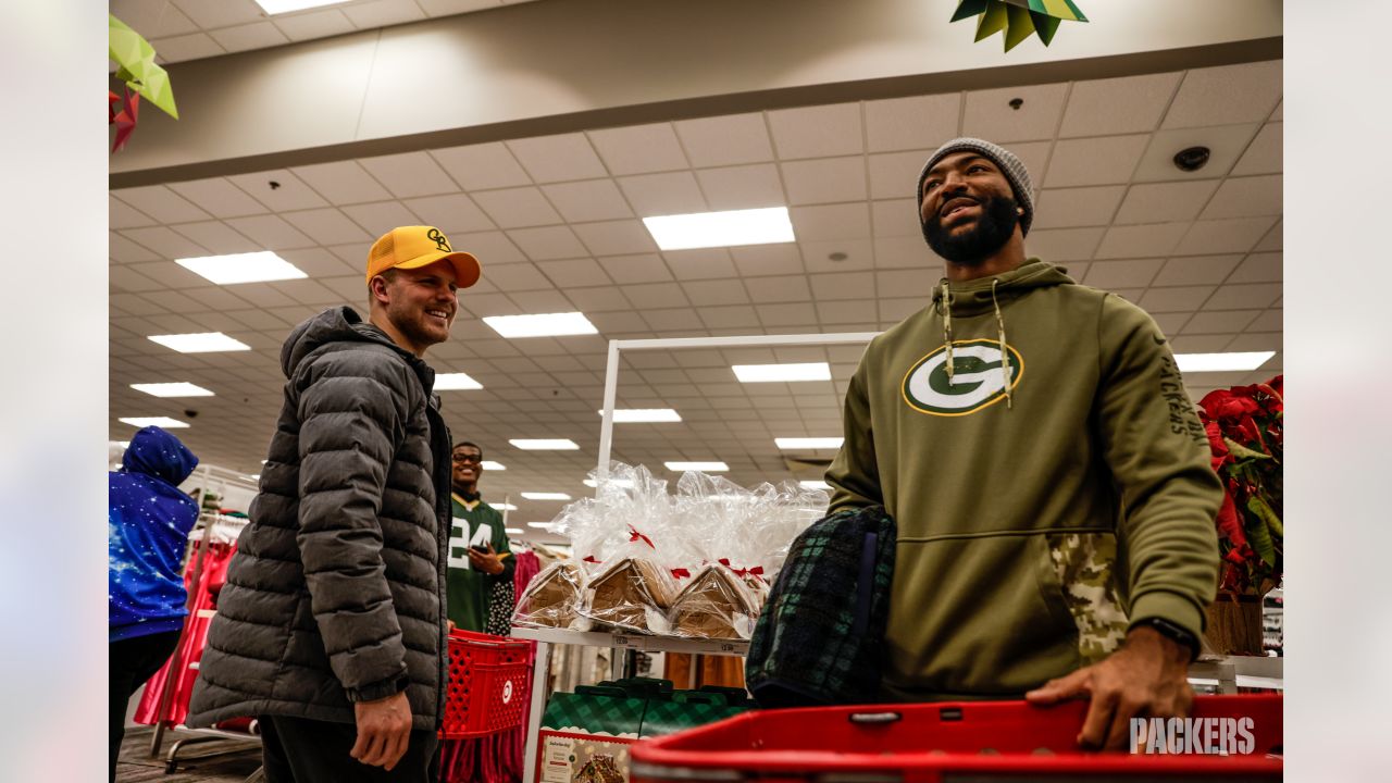 Photos: Tariq Carpenter and teammates host shopping spree for Boys