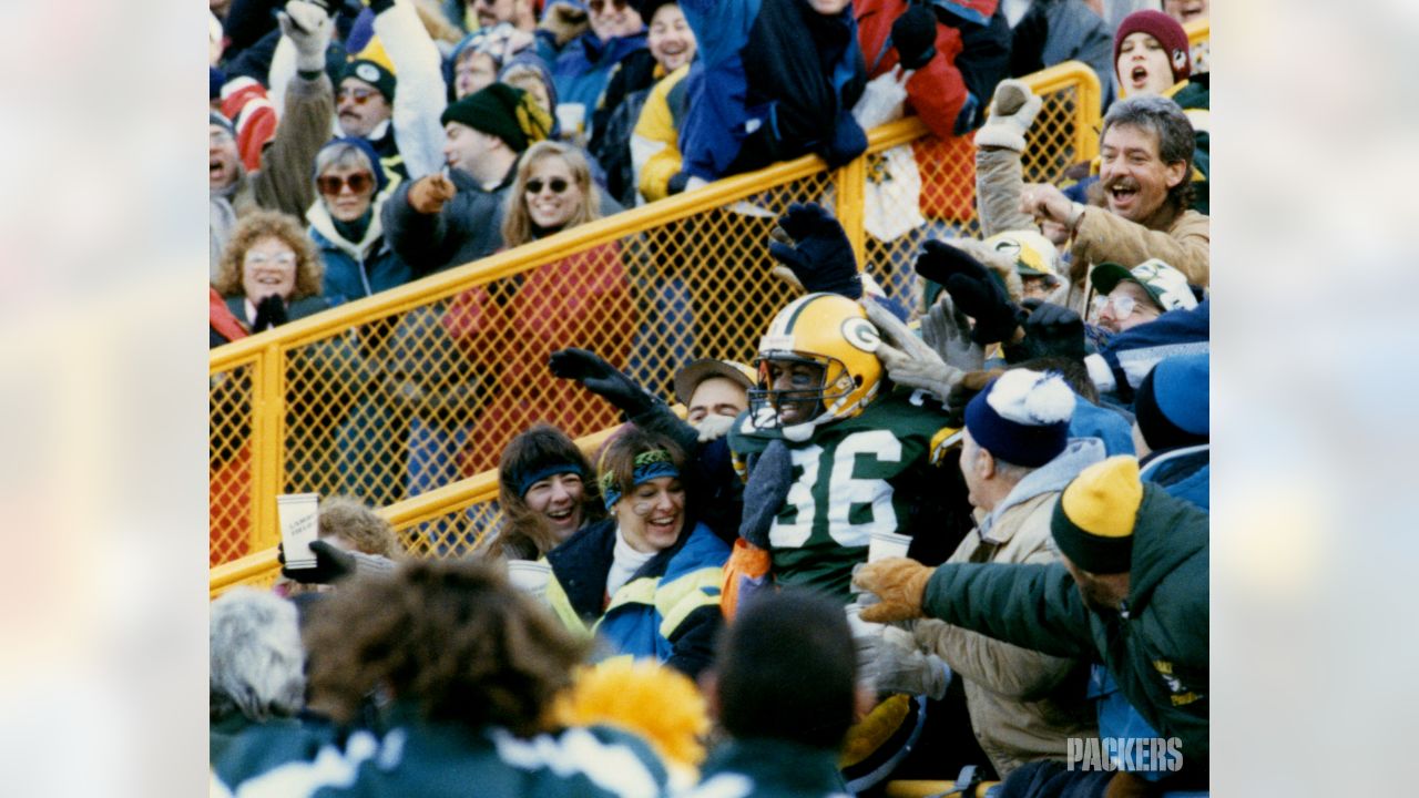 LeRoy Butler doesn't disappoint, gives fans one more Lambeau Leap