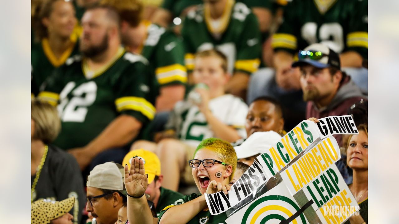 Photos: Packers fans return to Lambeau Field for Saints game