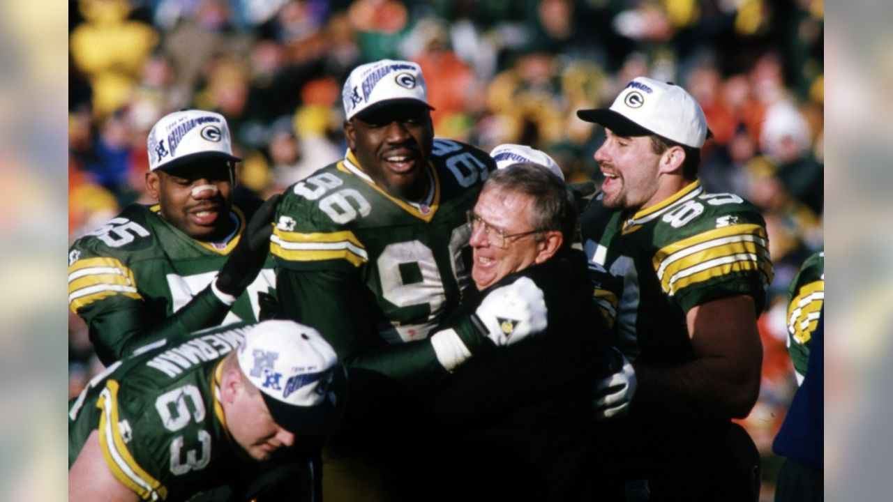 Green Bay Packers on X: Alumni Spotlight: Sean Jones on the 1996