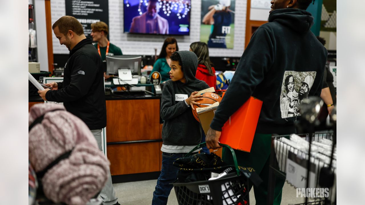 Photos: Tariq Carpenter and teammates host shopping spree for Boys and  Girls Club of Green Bay