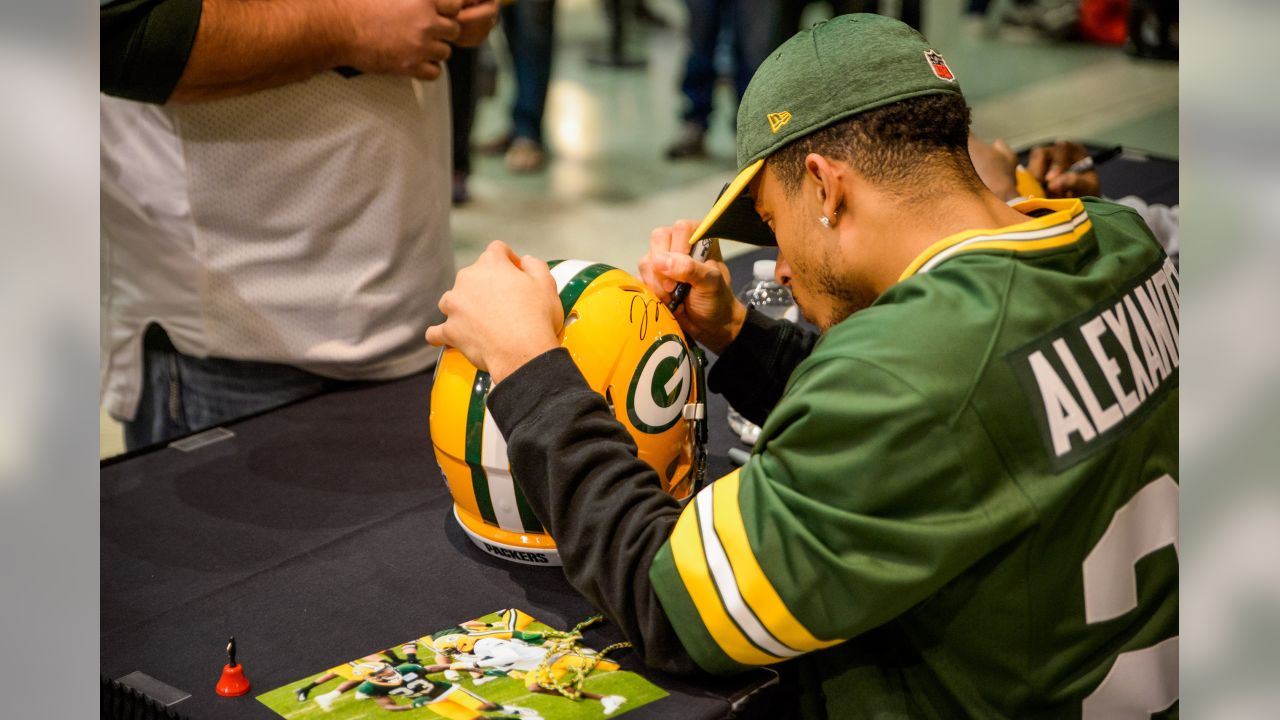 Jaire Alexander of the Green Bay Packers signs autographs during News  Photo - Getty Images