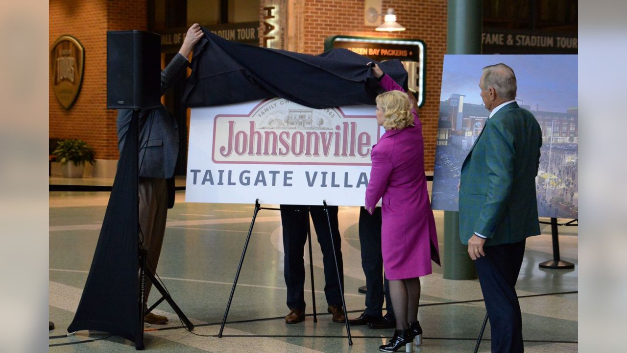 Packers fans have new way to tail gate at Johnsonville Tailgate Village 