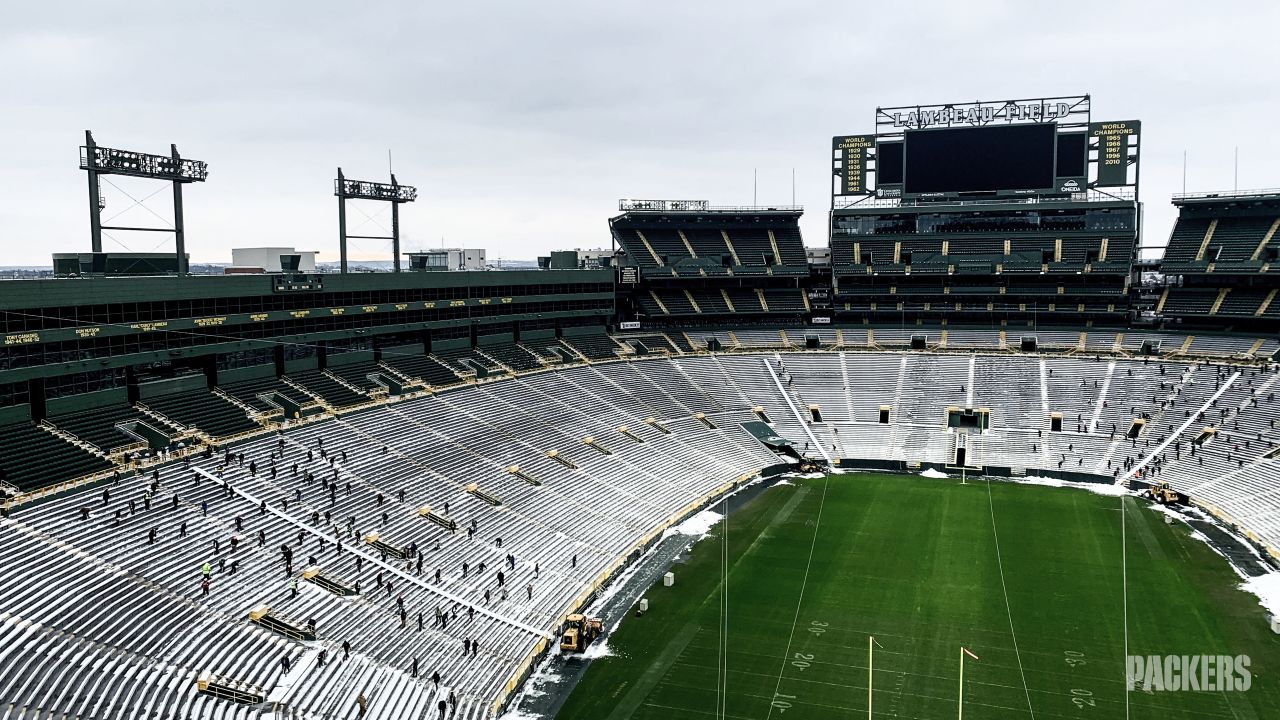 The MetLife Stadium field crew had a busy day shoveling snow at the Packers- Giants game