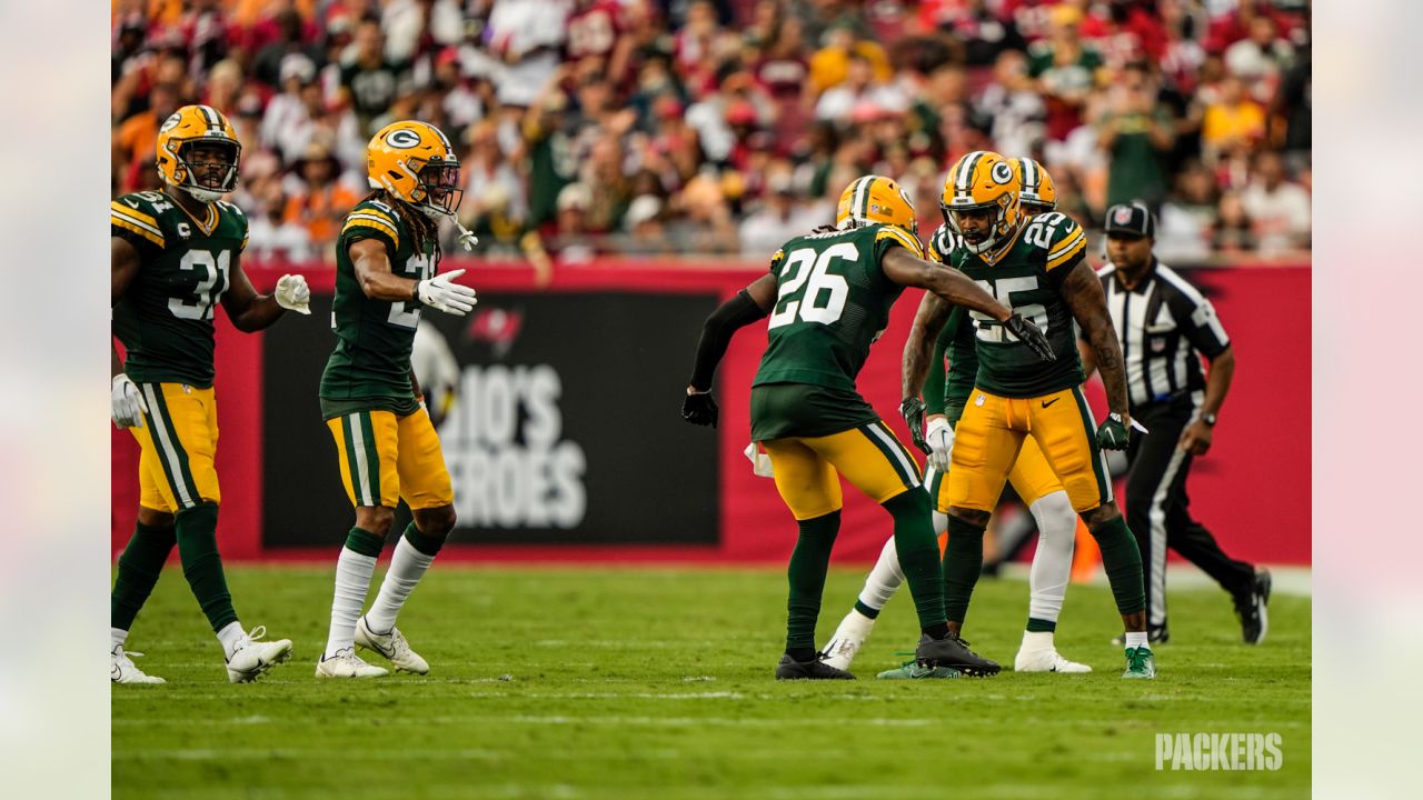 Tampa Bay Buccaneers vs. Green Bay Packers . NFL Game. American Football  League match. Silhouette of professional player celebrate touch down.  Screen Stock Photo - Alamy